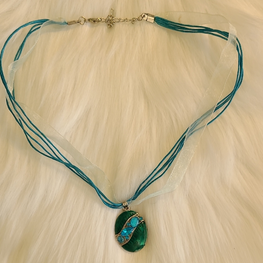 Elegant Green and Blue Pendant Necklace